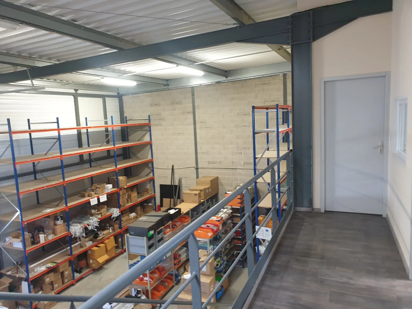Mezzanine avec rayonnage du local Camargue 4, Garosud Montpellier