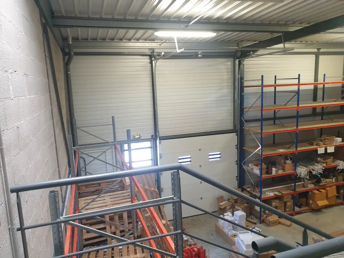 Mezzanine de stockage aménagée du local Camargue 4, Garosud Montpellier
