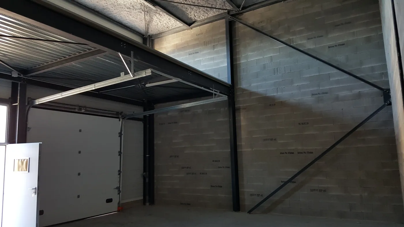 Volume et grande hauteur, 7 m sous plafond, du local G2-102, Garosud Montpellier