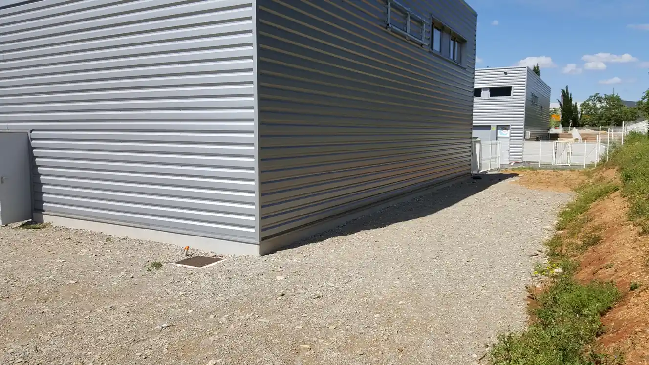 Cour extérieure privative de 193 m² de l'entrepôt G2-33, Garosud Montpellier