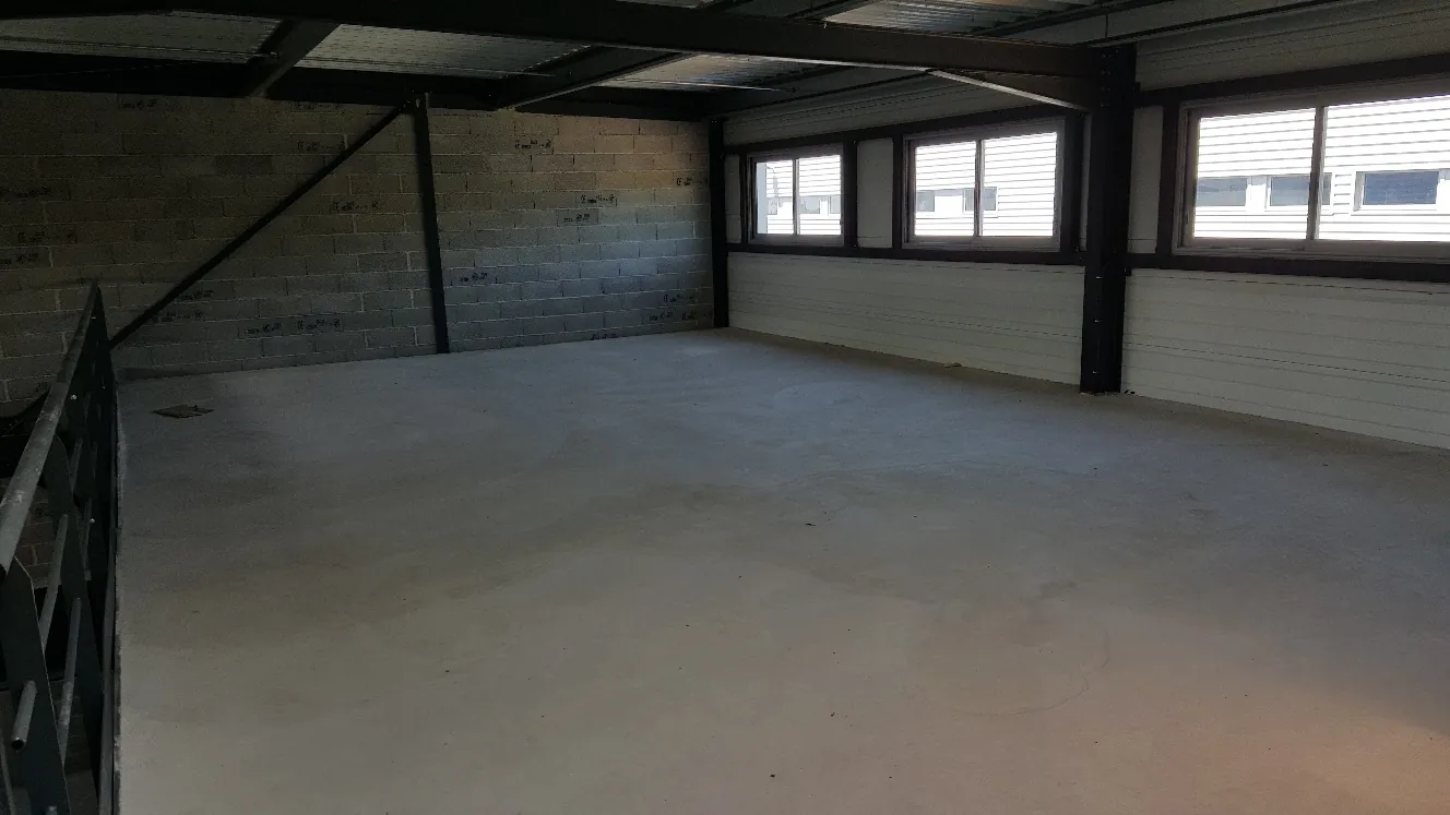 Plateau mezzanine de stockage du local G2-33, Garosud Montpellier
